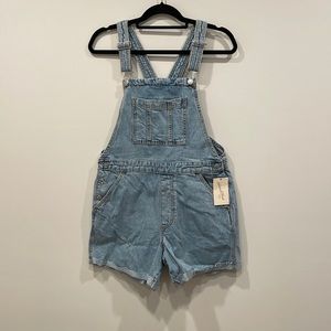 NWT- Universal Thread Short Overalls - Size 6